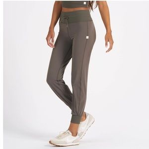 Vuori Daily Jogger Size M Oregano